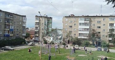 В Нижнем Тагиле прогремел взрыв в доме: исчез целый подъезд, люди под завалами (фото, видео)