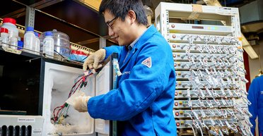 Аккумулятор прослужит вдвое дольше: давняя проблема литий-металлических батарей решена