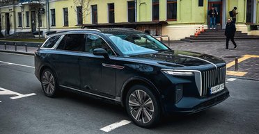 Почти Rolls-Royce: в Киеве заметили роскошный китайский электромобиль за $100 000 (фото)