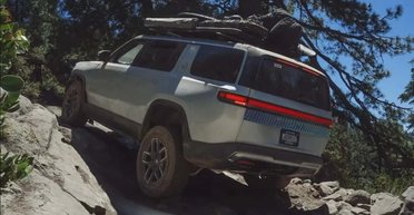 Електропозашляховик Rivian встановив незвичайний рекорд на бездоріжжі (відео)