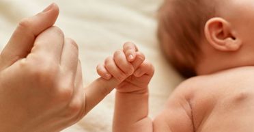 Батьки отримуватимуть 50 тисяч за новонародженого: які виплати ухвалила Рада