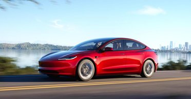 Запас хода — более 700 км: Tesla Model 3 получила новую "дальнобойную" версию (фото)