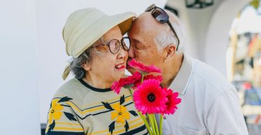 Китаец, подаривший опекуну дом в обмен на заботу, передумал и женился в 93 года