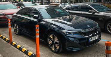 В Украине появился новый электромобиль BMW с запасом хода до 600 км (фото)
