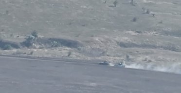 "Крутая работа": дрон ВСУ "размотал" российскую БРЭМ и танк во время эвакуации (видео)