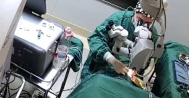 Невдала анестезія: хірург тричі вдарив пацієнтку по обличчю під час операції (відео)