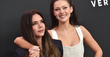 Вікторія Бекхем підтримала Ніколу Пельтц на публіці (фото)