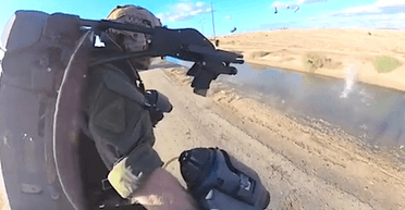 Джетпак с автонаведением: стартап создал реактивный ранец с пистолетом (видео)