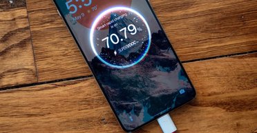 Швидка зарядка вбиває батарею? Тест 40 смартфонів дав чітку відповідь (відео)