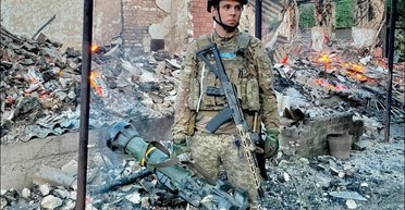 Син покійного телеведучого Ігоря Пелиха, який служить в ЗСУ, показав свою дівчину