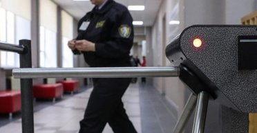 Зона небезпеки. Як в Україні охороняються школи та що робити, якщо в школі почнуть стріляти