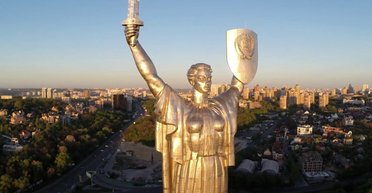 Сменить родину. Что делать с серпами, молотами, арками дружбы народов и Родиной-матерью