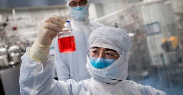 Вакцинация до Пекина доведет. Все, что следует знать о китайской вакцине от коронавируса