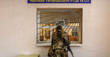 Частина українців зобов'язана з'явитись у ТЦК до 31 липня: що треба мати з собою