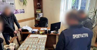 Руководителя Национального парка на Буковине задержали на получении $65 тыс. взятки