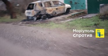 "Мінус офіцер": у Маріуполі підірвали авто російського окупанта (фото)