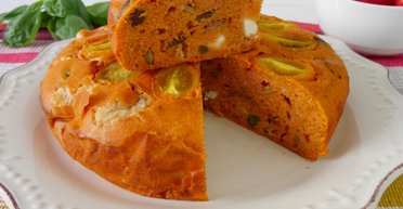 Пікантний пиріг із помідорами: не дамо даремно пропасти врожаю томатів