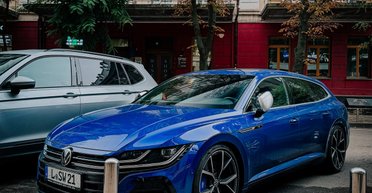 Семейная ракета: в Киеве засветился редкий заряженный Volkswagen на "бляхах" (фото)