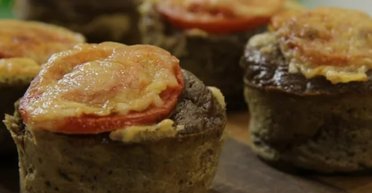 Ніжно, соковито і просто: мафіни з курячої печінки з сиром