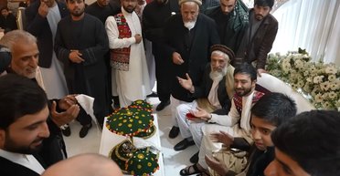 Без невесты: в Афганистане теперь играют свадьбы исключительно в мужской компании