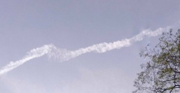 "Стало очень тревожно": под Мариуполем на скопление оккупантов упали обломки ракет (видео)