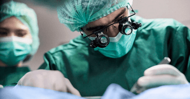 Сусіди помітили незвичайну деталь: шахрайка зробила пластику, щоб сховатися від Інтерполу (фото)