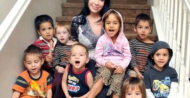 Жінка прожила без інтимної близькості з чоловіками 25 років, але народила 14 дітей