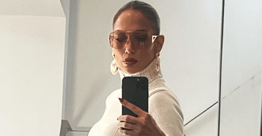 Дженніфер Лопес продемонструвала стильний образ на весну 2024 (фото)