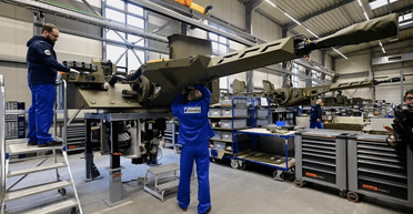 США можуть залишити Україну без HIMARS і GMLS: яку військову допомогу компенсує ЄС, — дослідження