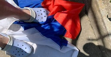 Колаборанти здали росіянам 19-річну дівчину, яка порвала прапор РФ, — мер Мелітополя