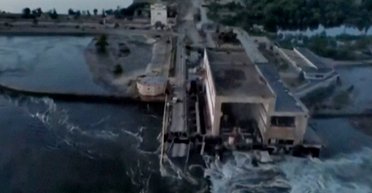 Во Франции открылась выставка украинского художника, посвященная подрыву Каховской ГЭС (фото)