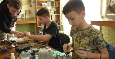 В Мариуполе дети будут изготавливать дроны для ВС РФ в местной школе, — ЦНС