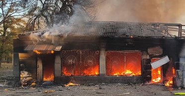 ВС РФ ударили по почте на Донбассе: погиб сотрудник отделения (фото, видео)