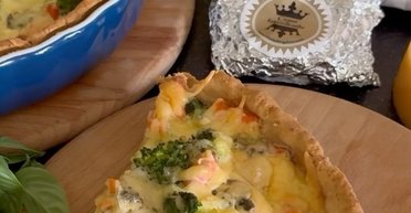 Ідеальний перекус: як приготувати кіш зі шпинатом, броколі, червоною рибою та двома сирами