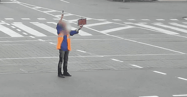 У Вінниці чоловік з пістолетом оголосив хвилину мовчання: у поліції розкрили деталі (відео)