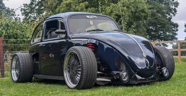 Безумный тюнинг: британец скрестил старый Volkswagen 60-х и спортивный Porsche (фото)
