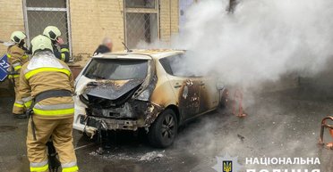В центре Киева сожгли авто волонтера, который помогал ВСУ, — СМИ