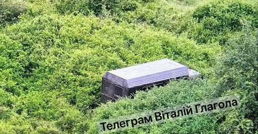 На Закарпатье грузовик с военными номерами прорвал государственную границу: подробности (фото)