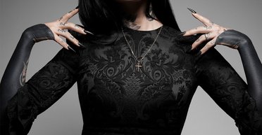 Майстриня тату показала, як вона сховала малюнки на тілі: спосіб, який ще більше здивував