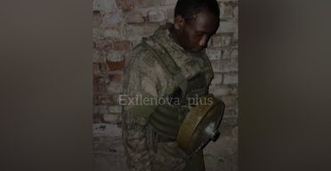 Росіяни перетворили африканського найманця на камікадзе, причепивши на нього міну (відео)