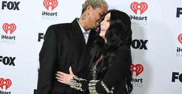 78-річна Шер вийшла на публіку з молодим бойфрендом (фото)