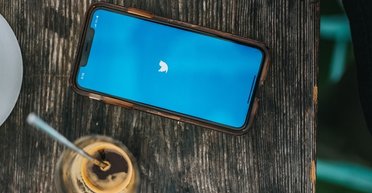 Вийде у кожного: простий трюк допоможе захистити і вас, і екран вашого телефону