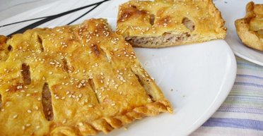 Как приготовить пирог из слоеного теста с мясом: простой рецепт вкусного пирога