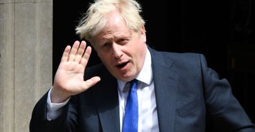 Борис Джонсон поддержал Украину в футболке "Битва за світло"