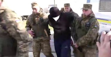 Впервые с начала войны: Украина передала Литве пленного российского оккупанта (видео)