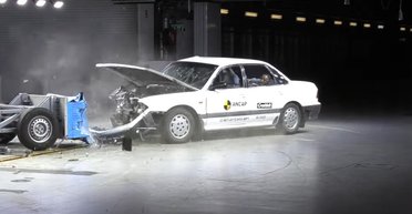 Эволюция безопасности: 30-летний Mitsubishi испытали в современном краш-тесте (видео)