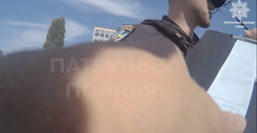 "Чипурей, чипурей": в Киеве водитель прокляла экипаж патрульной полиции (видео)