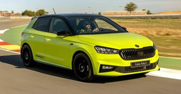Карманная ракета: представлена самая мощная Skoda Fabia в истории (фото, видео)
