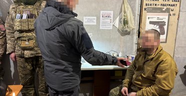 Жена экс-комбрига ТРО получила миллион гривен за фиктивные бои: вместо службы занималась коневодством