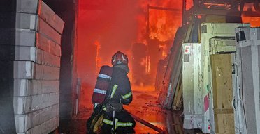 Атака БПЛА по Львову: згоріло майже 300 тонн гуманітарної допомоги (відео)